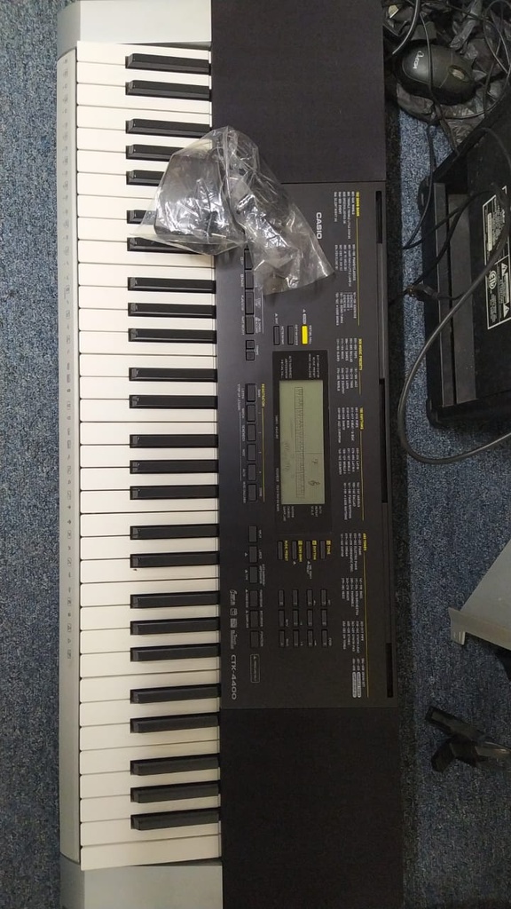 Organeta Casio 61 teclas touch CTK 4400 600 sonidos ShOPRA